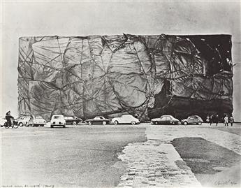 CHRISTO Monuments.